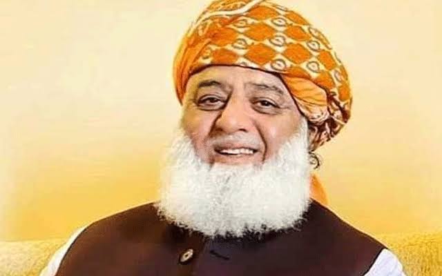 all-eyes-on-maulana-fazlur-rehman-as-parties-court-jui-f-for-power-sharing-deals