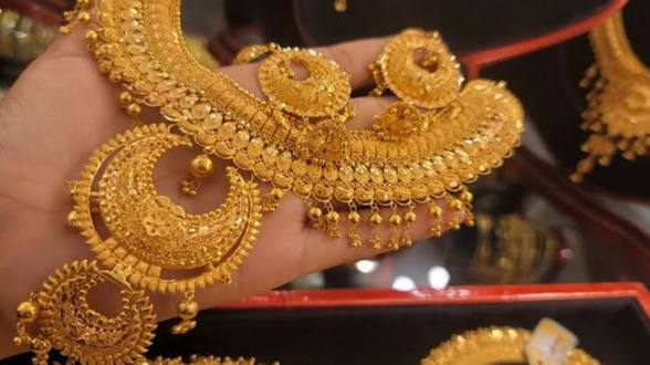gold-prices-drop-sharply-whats-the-new-rate-per-tola