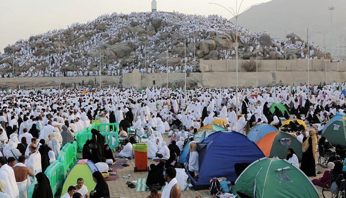 hajj-begins-millions-of-pilgrims-arrive-in-mina-amid-scorching-heat
