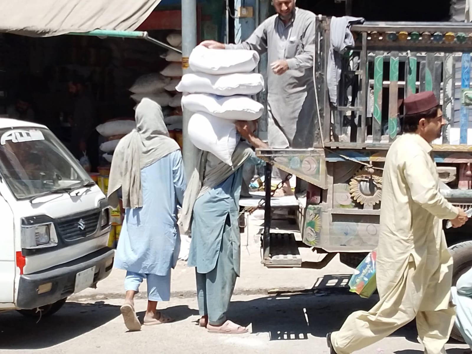 labour-day-spotlight-on-forgotten-workers-of-torkham-border-shutdown