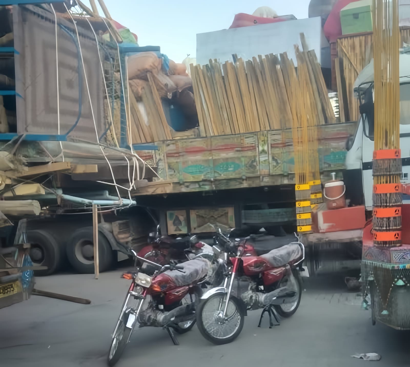 strict-screening-at-torkham-border-leaves-returning-afghan-families-facing-new-restrictions