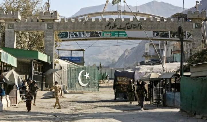 in-khyber-district-drivers-forced-to-sell-their-cars-as-torkham-closure-wipes-out-livelihoods