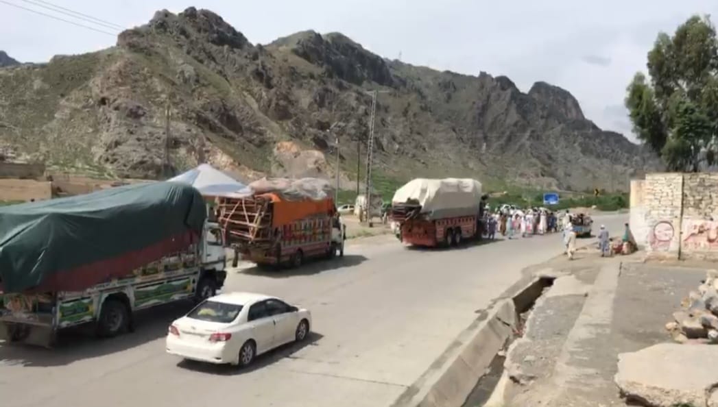 pak-afghan-highway-blocked-transporters-protest-over-stranded-drivers-in-afghanistan