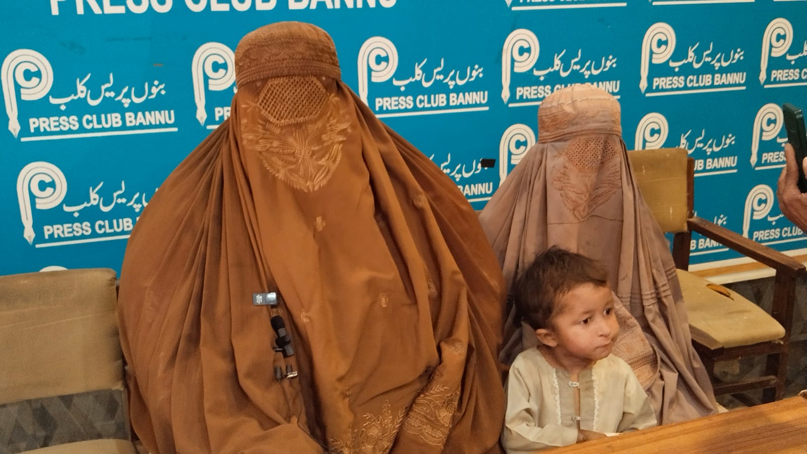 woman-accuses-bannu-police-of-illegal-detention-torture-of-father-and-brother