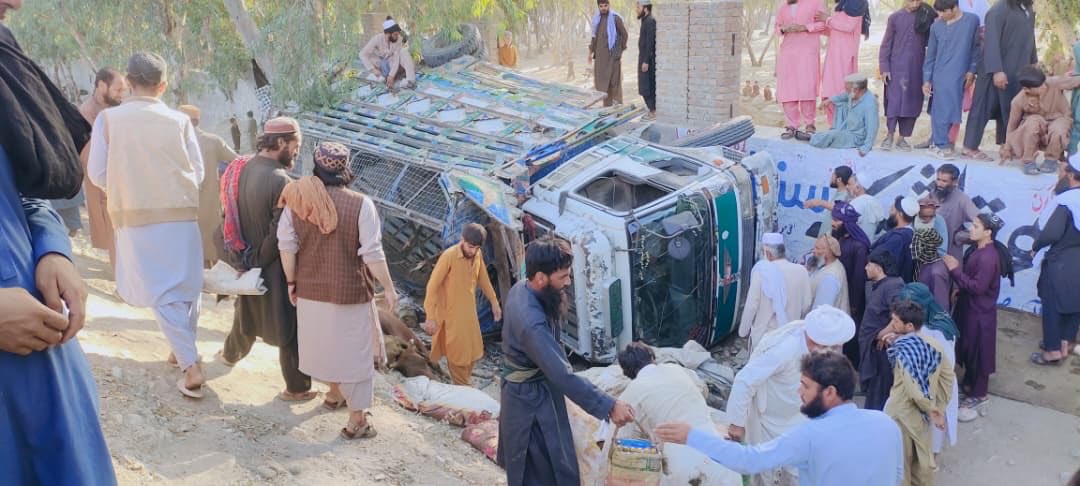 truck-carrying-afghan-returnees-crashes-in-laghman-leaving-22-dead