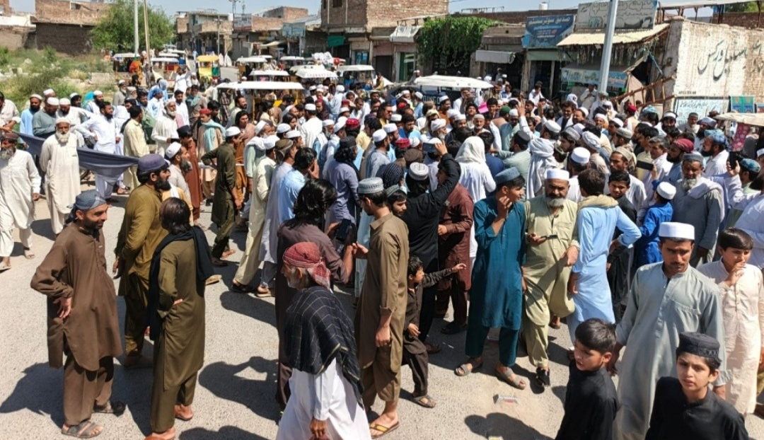woman-shot-dead-in-bannu-over-rejected-marriage-proposal-protest-blocks-road