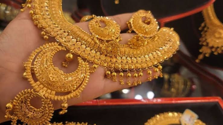 gold-prices-fall-sharply-in-domestic-and-global-markets