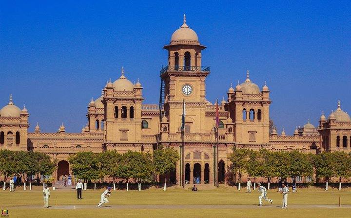 test-turns-chaotic-as-female-lecturer-faces-alleged-harassment-at-islamia-college-peshawar