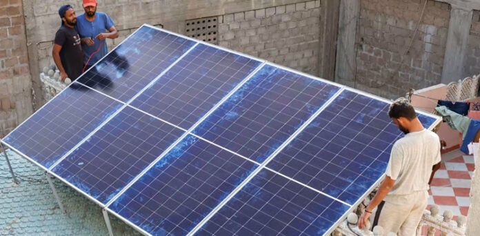 massive-drop-in-solar-system-prices-brings-relief-to-pakistani-consumers