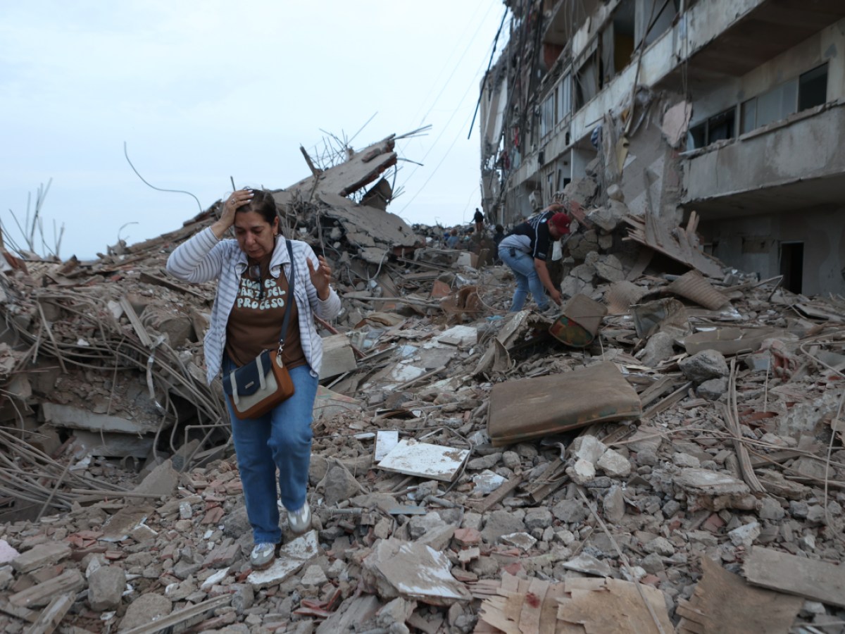 death-toll-climbs-to-235-after-twin-earthquakes-devastate-venezuela