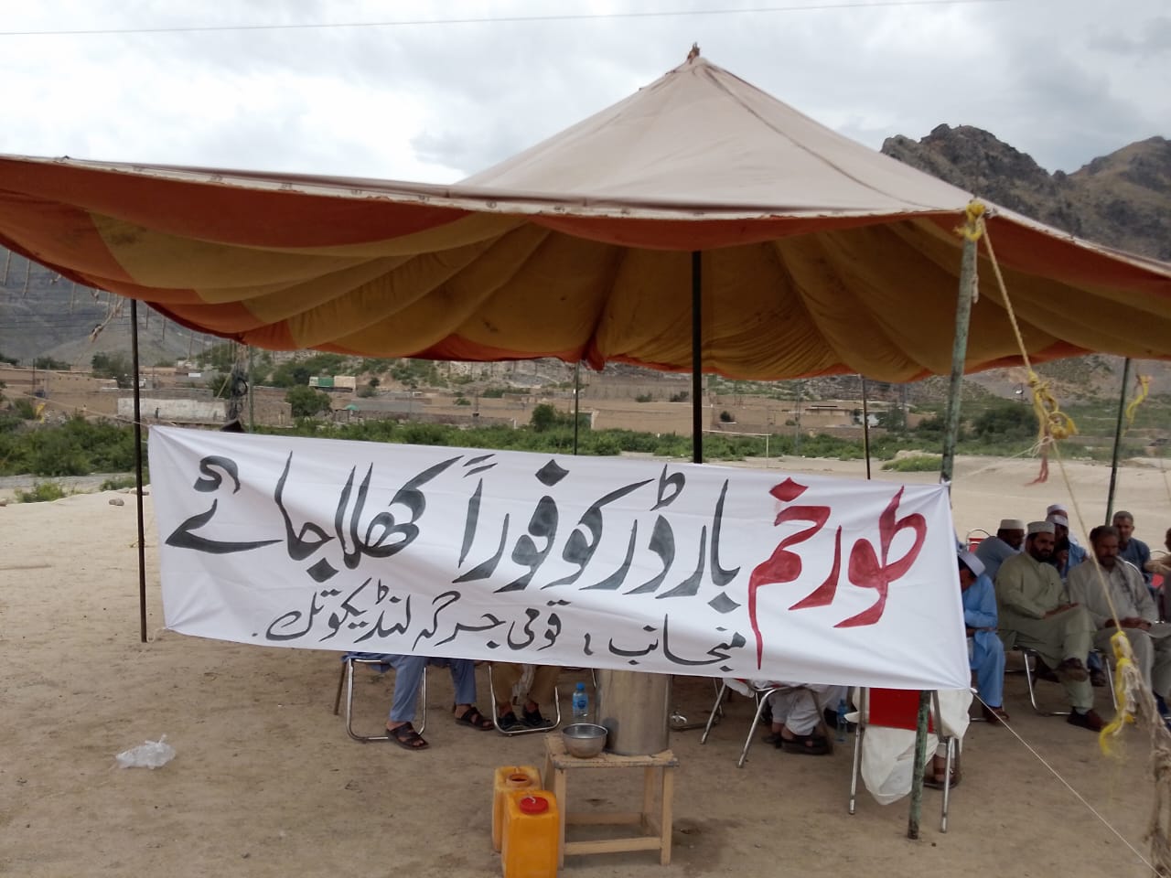 bring-our-drivers-home-transporters-launch-sit-in-at-pak-afghan-border