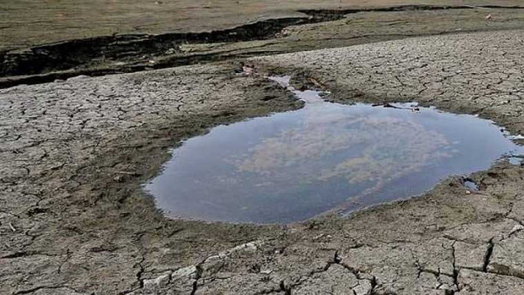 the-long-walk-for-water-women-and-girls-struggle-in-drought-hit-bajaur