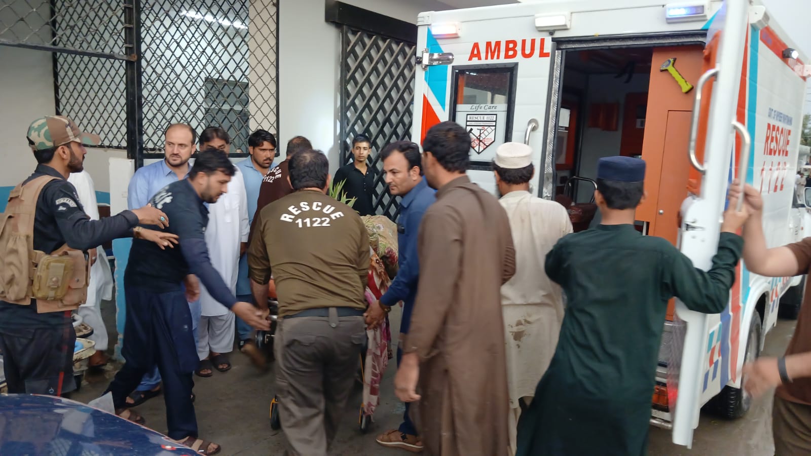 3-killed-17-injured-as-fierce-storm-batters-bannu