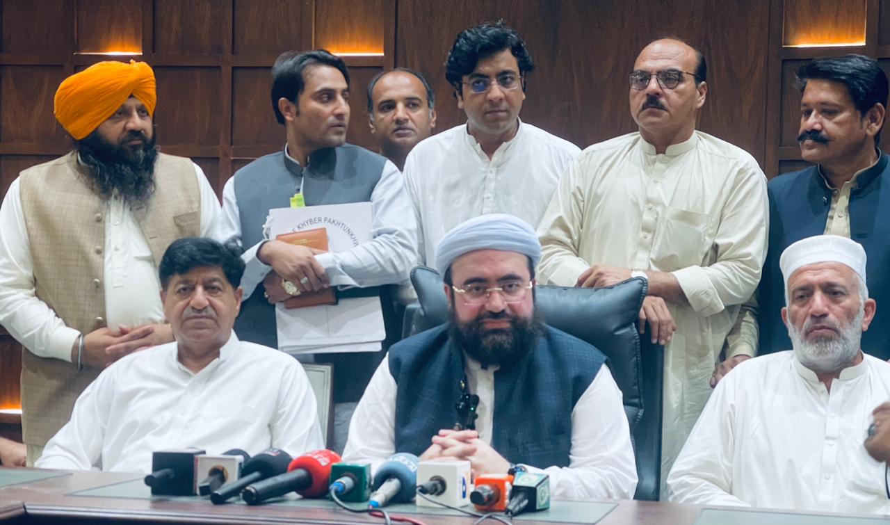 we-share-the-grief-kp-minister-visits-gurdwara-after-sikh-couples-killing