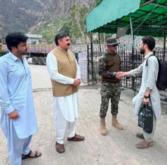 after-months-of-uncertainty-stranded-pakistani-students-return-home-via-torkham
