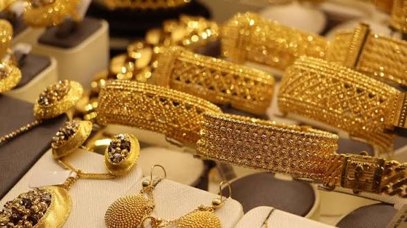 gold-prices-fall-sharply-across-pakistan-as-market-sees-fresh-decline