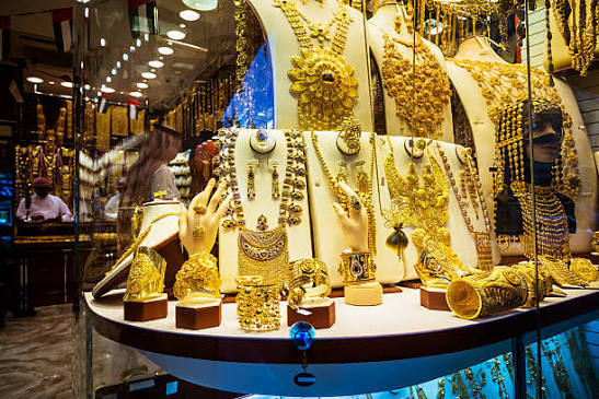 pakistans-gold-market-sees-major-price-cut-after-global-decline