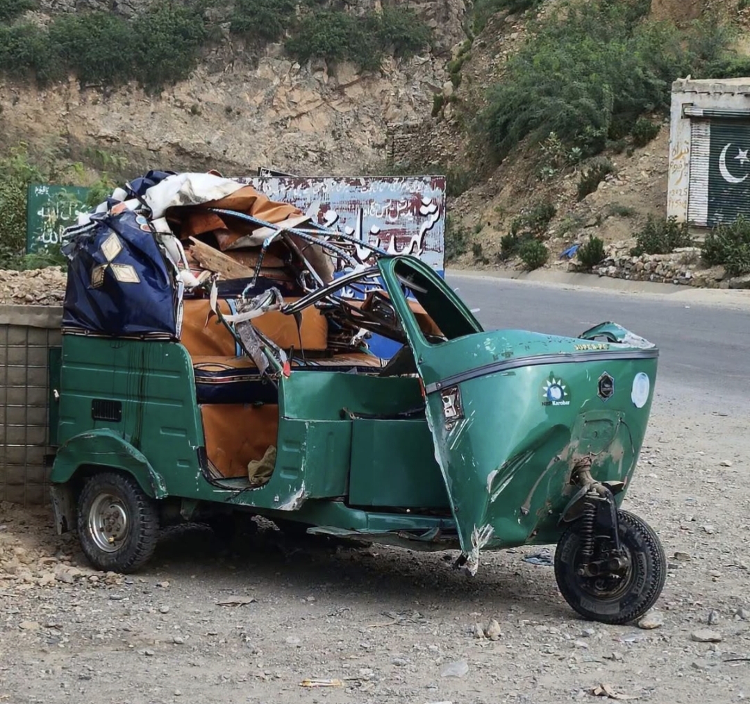 rickshaw-falls-into-deep-ravine-in-jamrud-four-killed