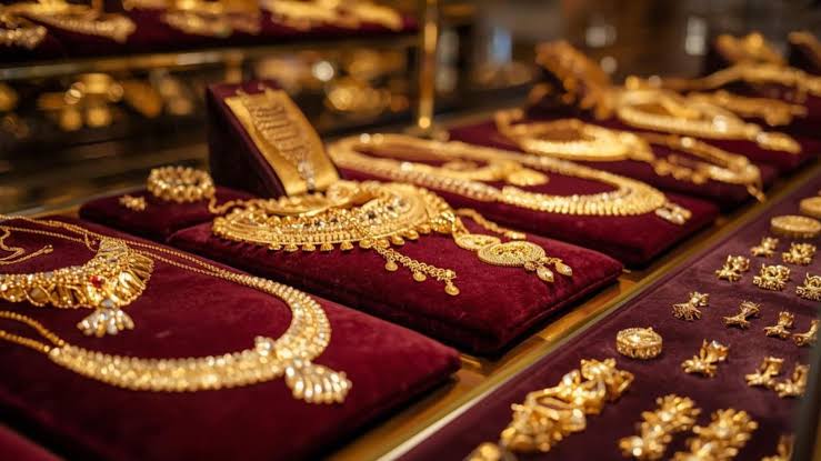 gold-becomes-cheaper-across-pakistan