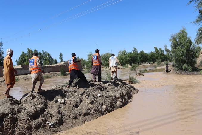 chashma-canal-breach-triggers-flooding-in-di-khans-paharpur