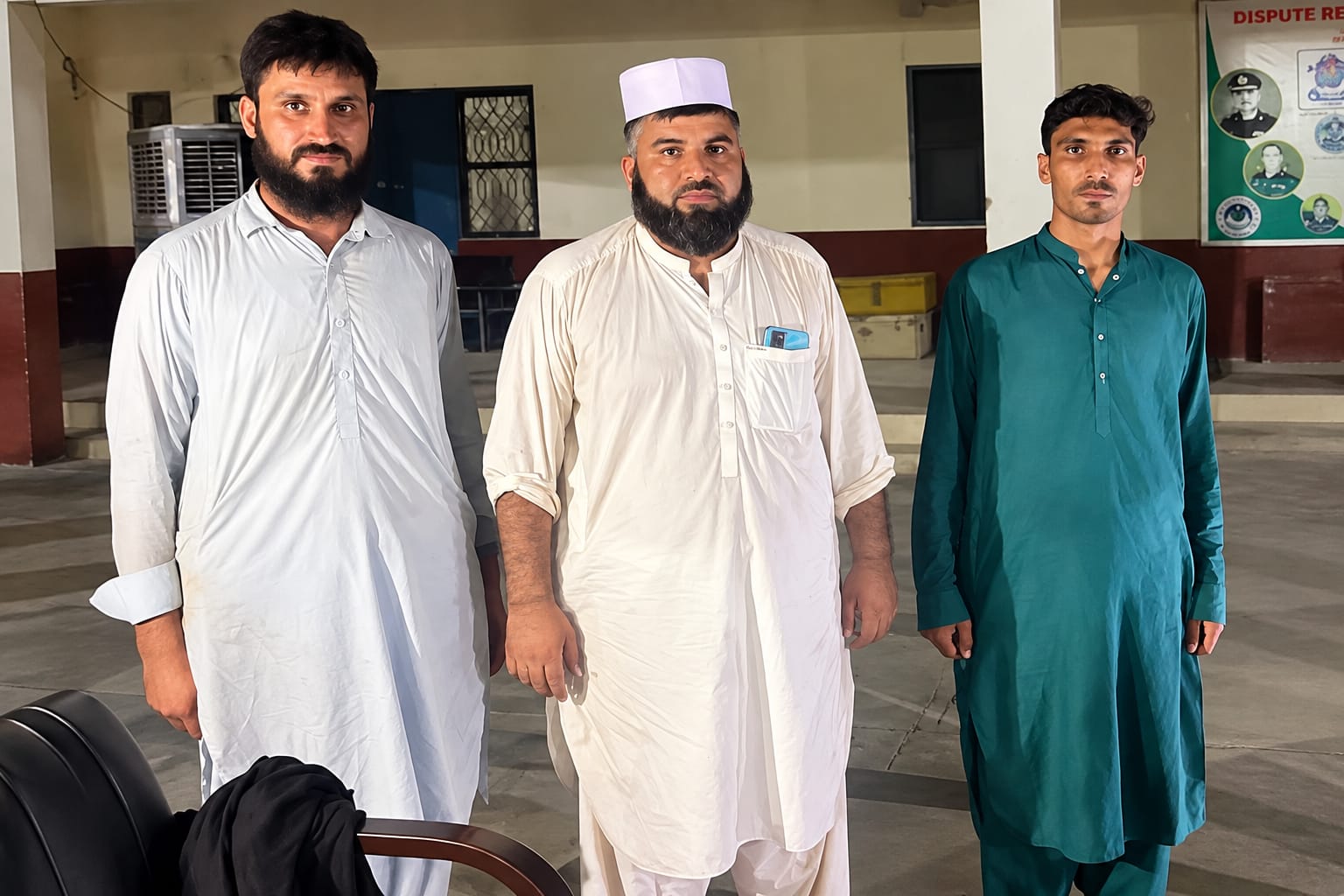 nowshera-three-police-personnel-freed-after-talks-with-banned-outfit