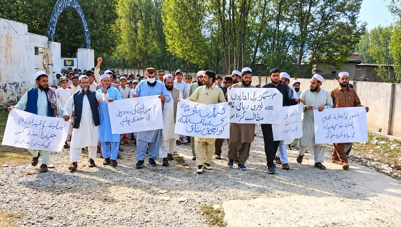 orakzai-teachers-threaten-district-wide-school-boycott-over-headmasters-abduction