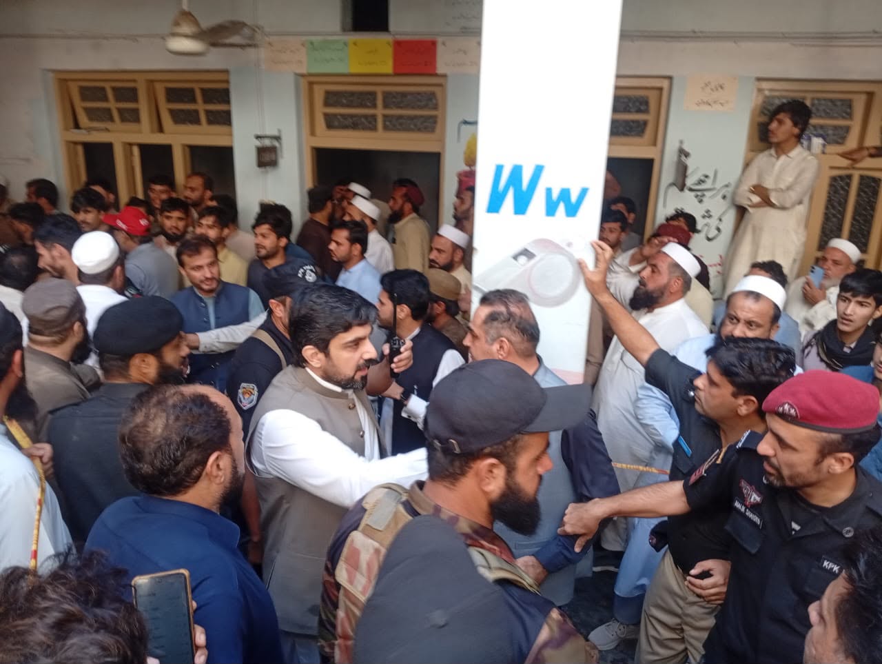 inquiry-committee-to-examine-causes-of-peshawar-school-roof-collapse