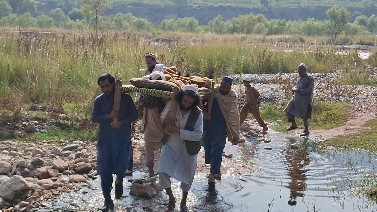70-years-without-a-bridge-patients-in-bara-forced-to-cross-river-on-charpoys