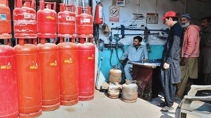 lpg-prices-soar-as-winter-approaches-in-pakistan
