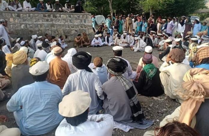 Utmanzai elders talks with government jirga