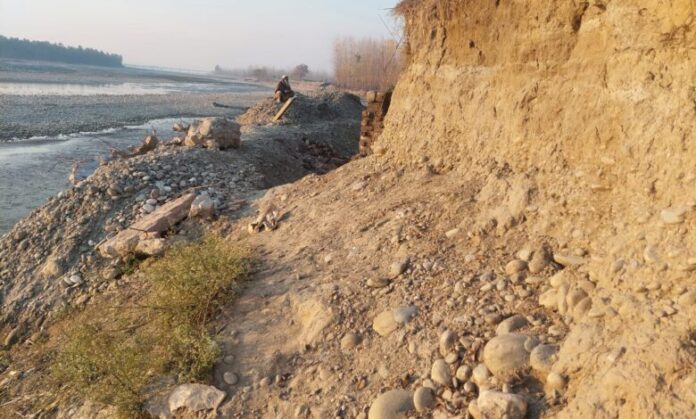 Residents of 25 villages of Charsadda district have demanded for immediate repair of area's flood protection walls.
