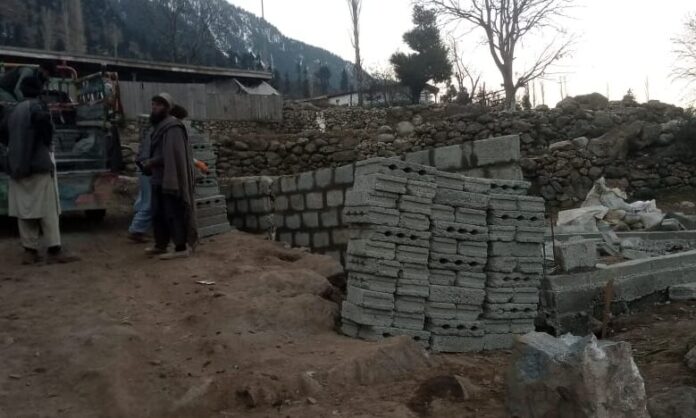 Prominent religious scholar Mufti Taqi Usamni reconstructing 40 flood damaged houses in Swat.