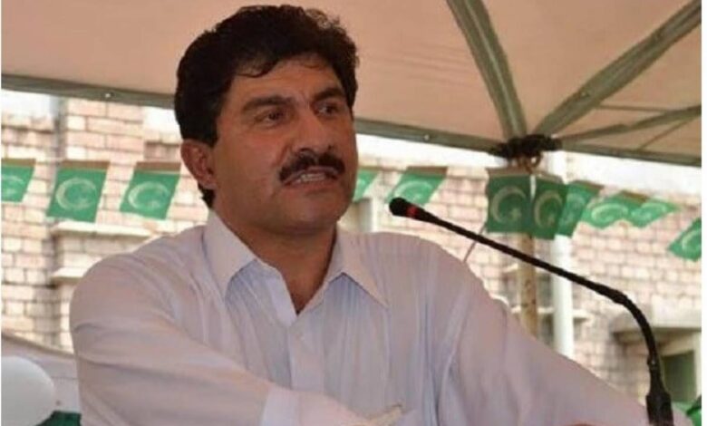 former-deputy-speaker-involved-in-violent-property-dispute-one-injured-in-peshawar-clash