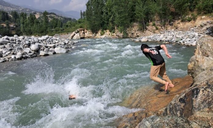 Dir-Upper-Heatwave Drives Locals to Panjkora River