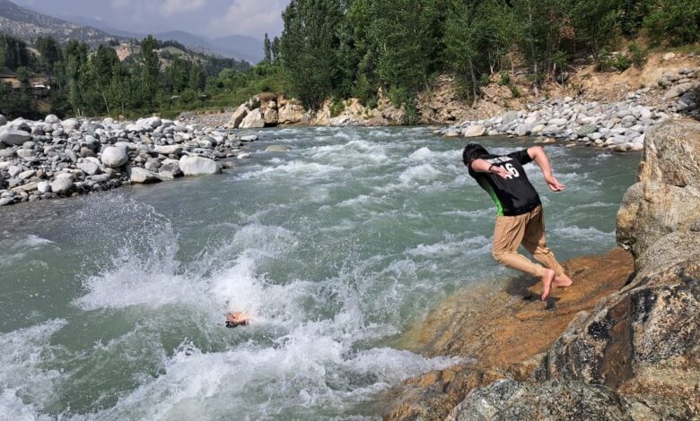 dir-upper-faces-safety-concerns-as-heatwave-drives-locals-to-panjkora-river