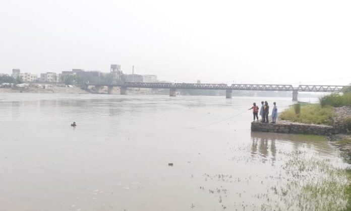Nowshera-Woman Jumps into Indus River with Three Children in Tragic Incident
