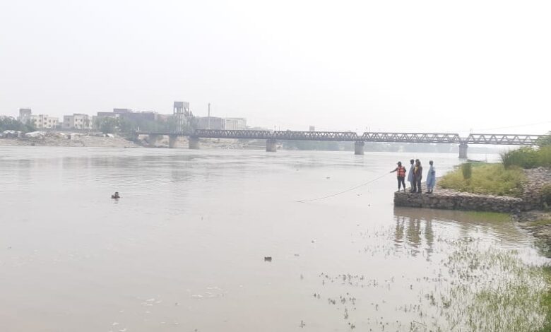nowshera-woman-jumps-into-indus-river-with-three-children-in-tragic-incident