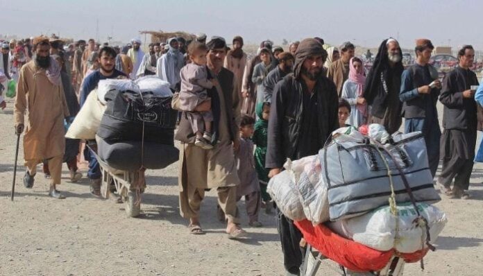 Afghan Refugees Begin Returning as Pakistan's Deadline Looms