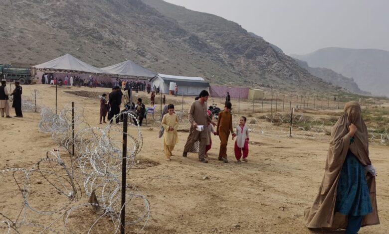 afghan-families-in-pakistan-begin-registration-at-entry-point-camps-after-deadline